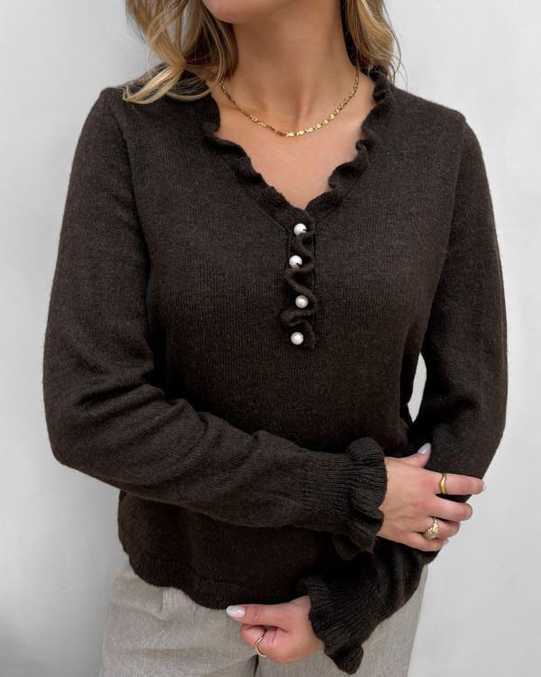 Smuk bluse med perlelook knapper og flæser