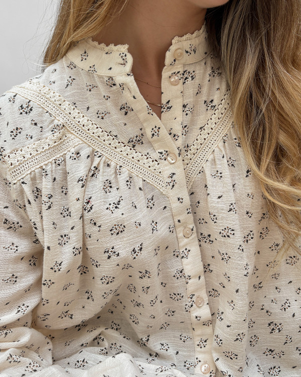 Feminin skjorte med print