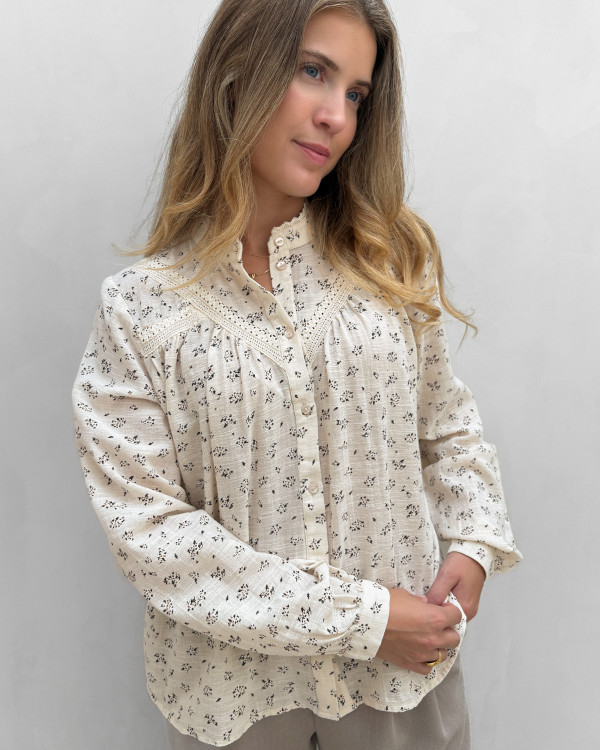 Feminin skjorte med print
