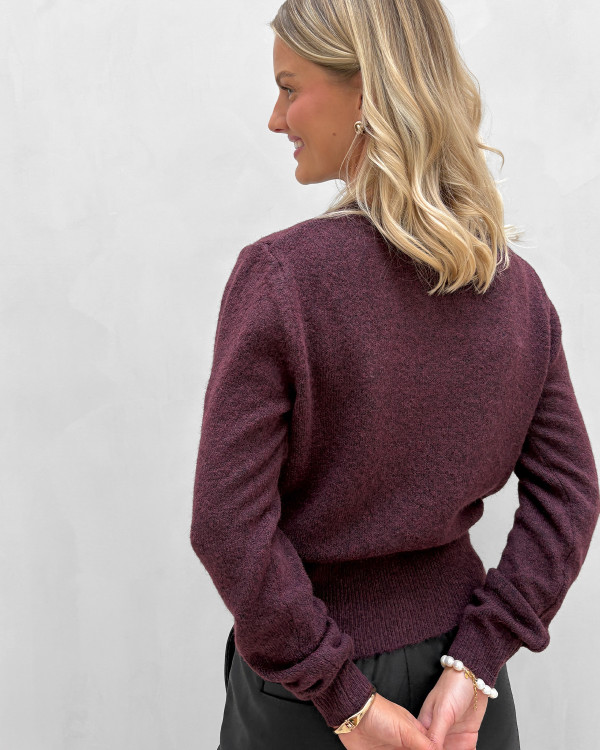 Cardigan med feminine knapper i similisten