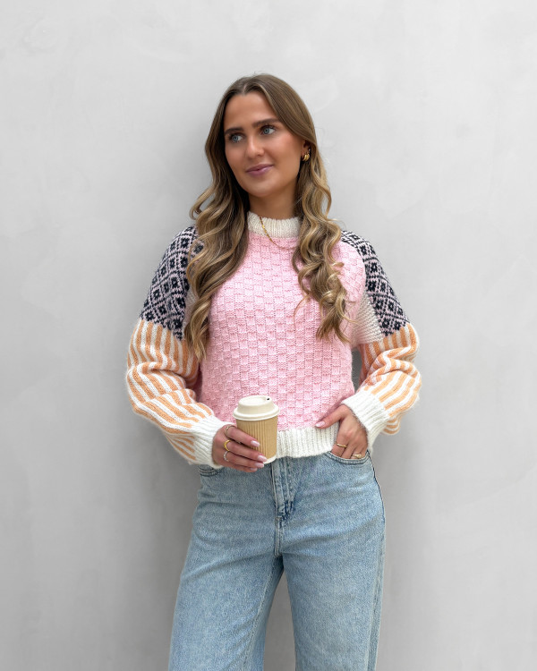 Lyserød sweater med mønster - dametøj