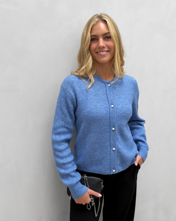 Blå cardigan med perleknapper