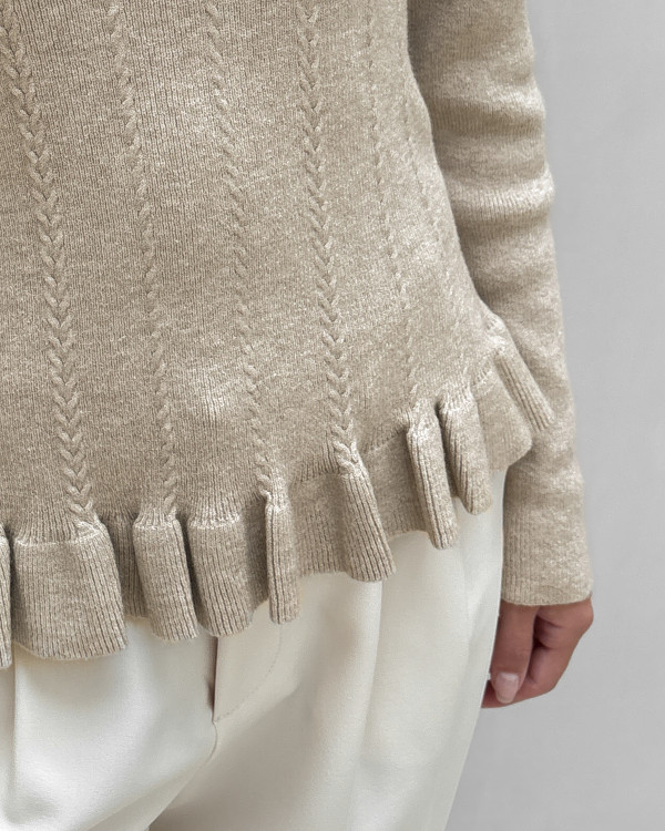 Skøn bluse med feminine detaljer