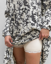 Mini shorts med blondekant til damer