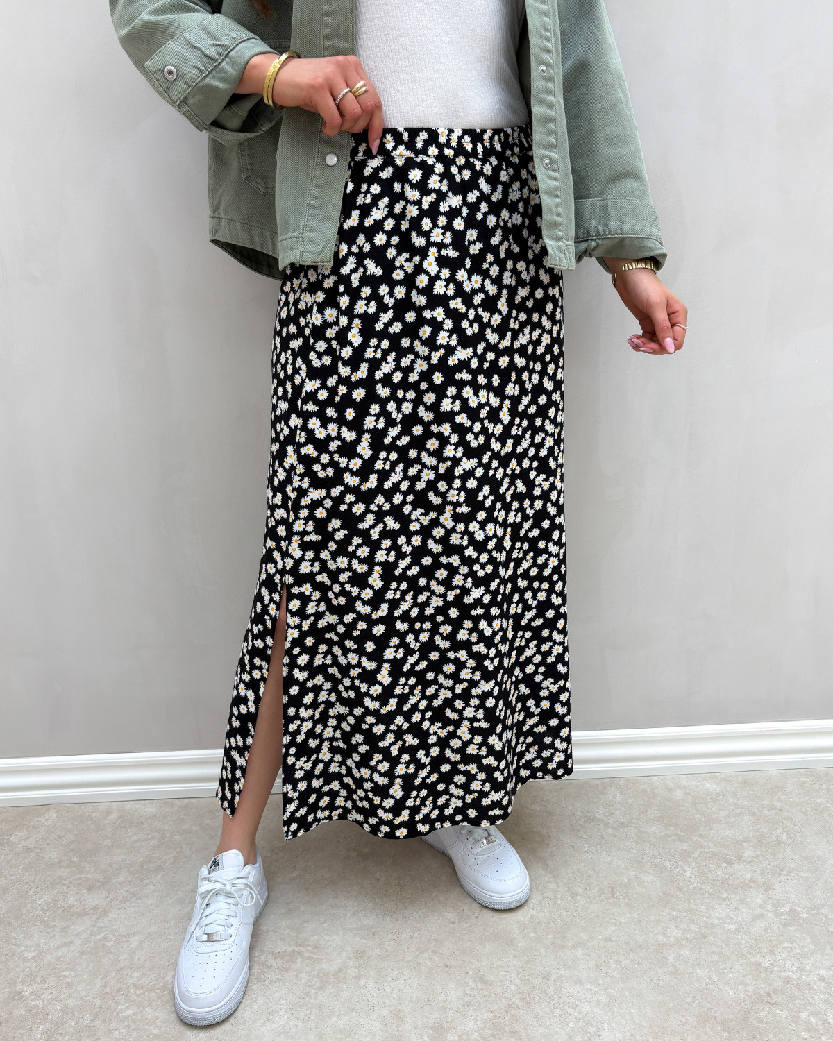 Vero Moda Vmeasy Black Daisy Joy Maxi Slit Skirt - XS - Sort